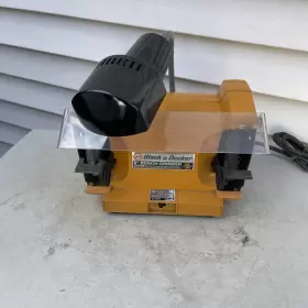 7916 BLACK DECKER Bench Grinder Light Great 7916 BLACK DECKER Bench Grinder Light Great