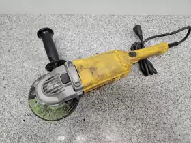 DWE4517 BLACK DECKER Dewalt Rpm Angle Grinder #2