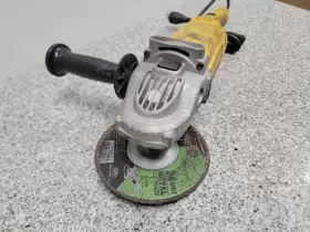 DWE4517 BLACK DECKER Dewalt Rpm Angle Grinder #3