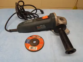 G750 BLACK DECKER Angle Grinder