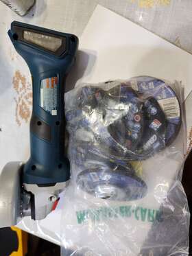 18V-8 BOSCH Cordless Angle Grinder Body Some Wheels