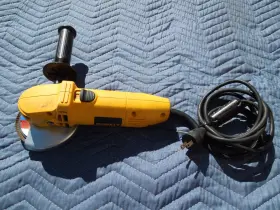 589261 DEWALT Angel Grinder