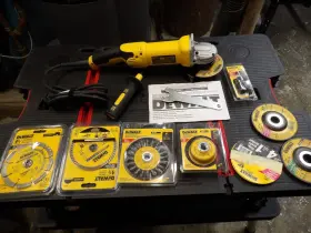 D28115 DEWALT Angle Grinder