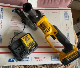 DCG412-NBX DEWALT Grinder Battery Charger #2