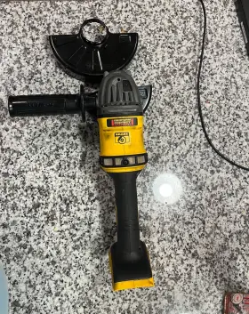 DCG414BR DEWALT Flexvolt Cordless Grinder Tool DCG414BR DEWALT Flexvolt Cordless Grinder Tool