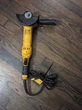 DWE43115N DEWALT Angle Grinder #2
