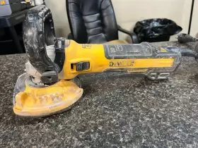 DWE46253 DEWALT Electric Concrete Grinder #2