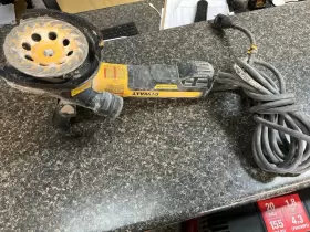 DWE46253 DEWALT Electric Concrete Grinder