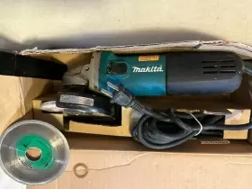 9557NBX MAKITA Slide Switch Volt Angle Grinder 9557NBX MAKITA Slide Switch Volt Angle Grinder