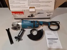 GA7031Y MAKITA Angle Grinder