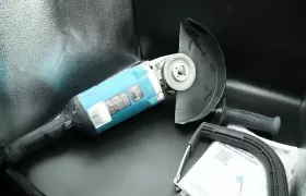 GA9060R MAKITA Angle Concrete Grinder Handles Volt