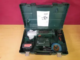 007430240286 METABO Cordless Flathead Grinder Kit