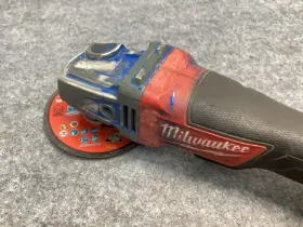 M18-FUEL MILWAUKEE Fuel Angle Grinder Battery #2