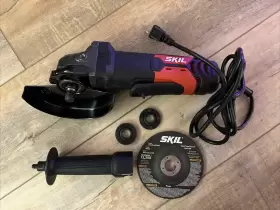 AG242001 SKIL Angle Grinder