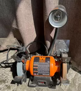044459427605 WEN Single Bench Grinder Flexible Light