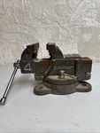 Vintage Duracraft 4 Bench Vise With Jaw Base Model Hdv-4 (1982). Fixed Price $27.99.