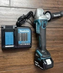 Makita Xag04 Cordless 18v Angle Grinder 5.0ah Dc18sd Charger And Battery. Fixed Price $170.00.